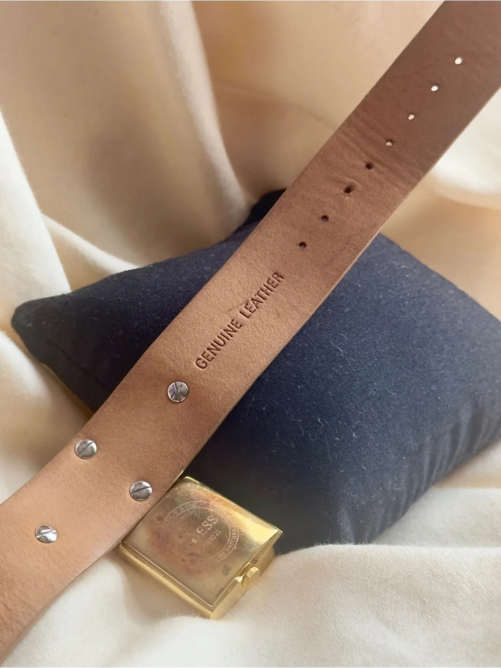 Vintage Guess G66302L Gold Padlock Timepiece  🪎🔐